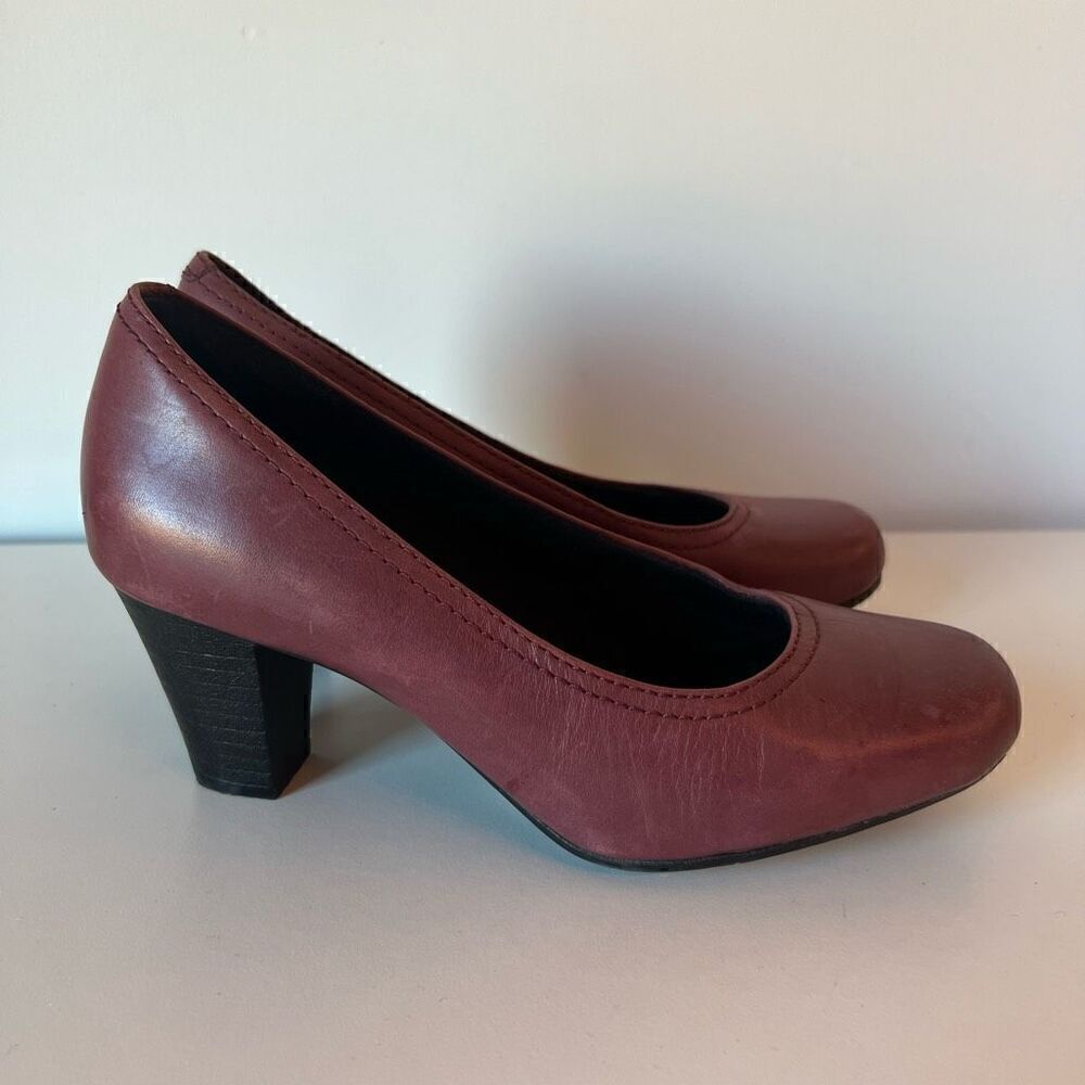 Clarks Bendables Brown Red Round Toe Comfort Leather Heels Size 6 M Office Caree